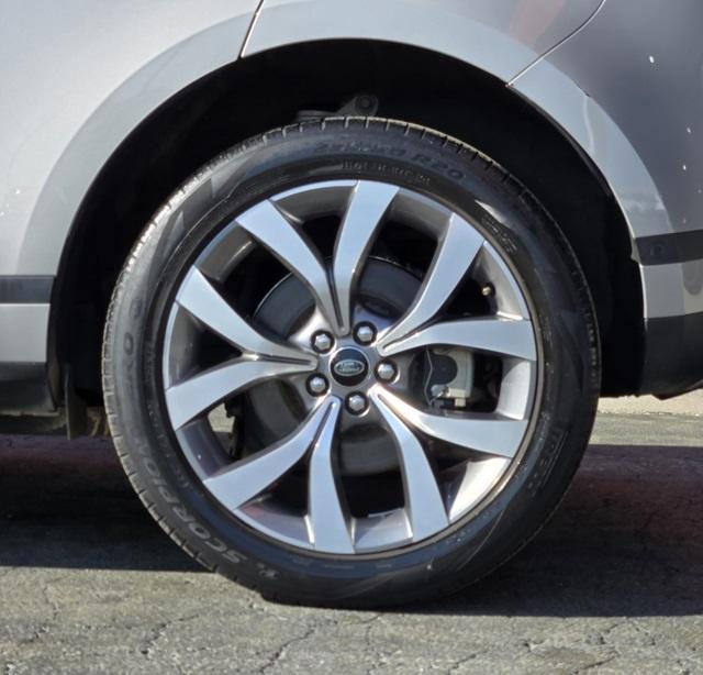 2021 Land Rover Range Rover Evoque SE photo 3