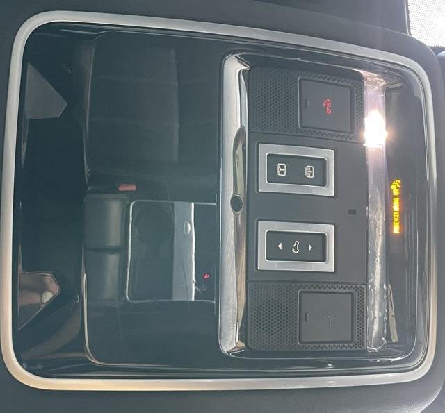 2021 Land Rover Range Rover Velar R-Dynamic S photo 13