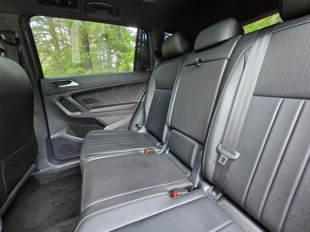 2022 Volkswagen Tiguan SE R-Line Black photo 13