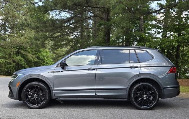 2022 Volkswagen Tiguan SE R-Line Black photo 3
