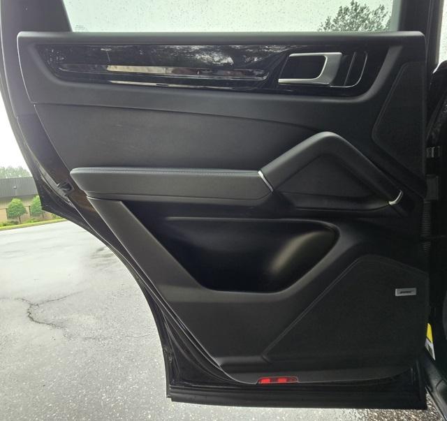 2021 Porsche Cayenne Base photo 8