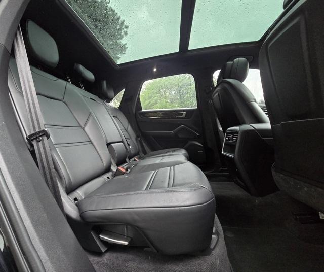 2021 Porsche Cayenne Base photo 15