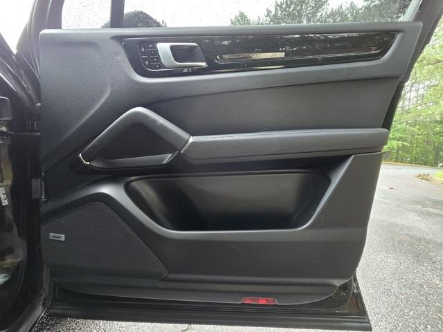 2021 Porsche Cayenne Base photo 16