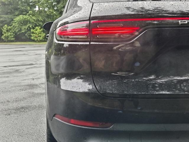 2021 Porsche Cayenne Base photo 3