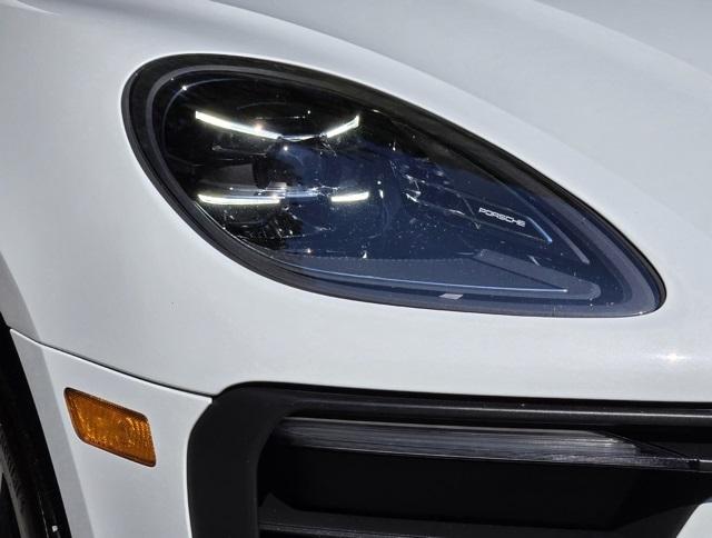 2022 Porsche Macan Base photo 8