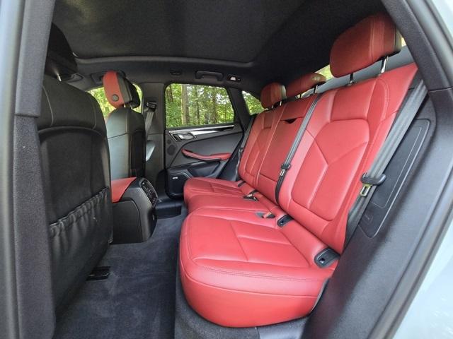 2022 Porsche Macan Base photo 9