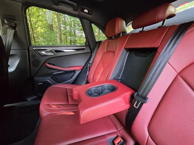 2022 Porsche Macan Base photo 11