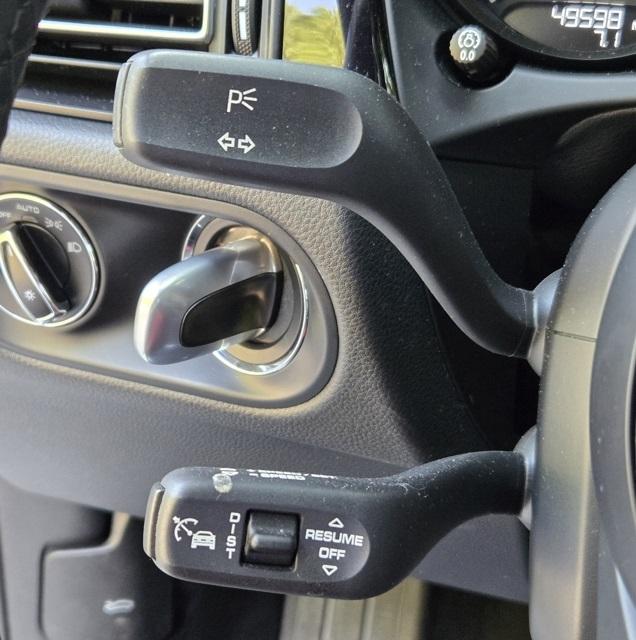 2022 Porsche Macan Base photo 23