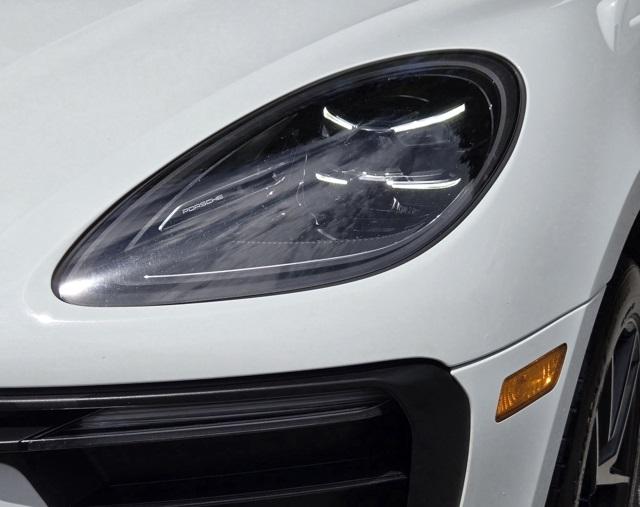 2022 Porsche Macan Base photo 6