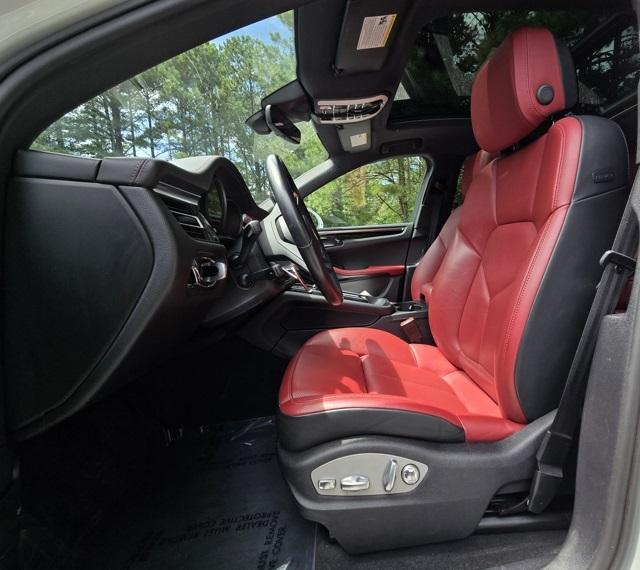 2022 Porsche Macan Base photo 9