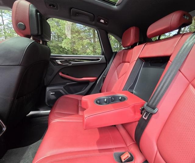 2022 Porsche Macan Base photo 12