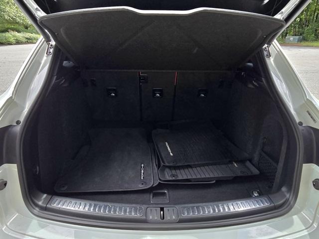 2022 Porsche Macan Base photo 13