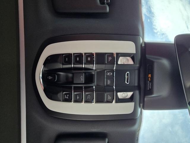 2022 Porsche Macan Base photo 26