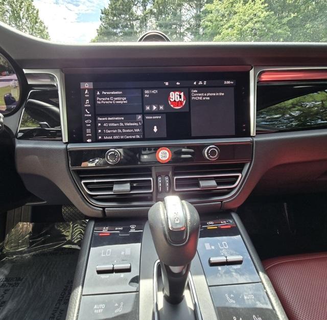 2022 Porsche Macan Base photo 28