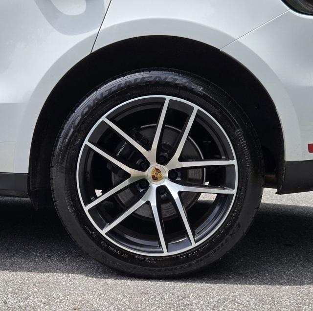 2022 Porsche Macan Base photo 3