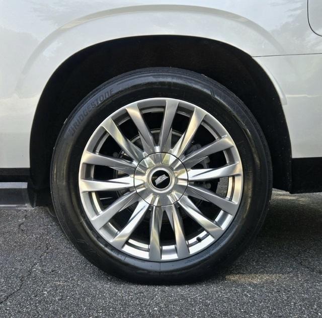 2022 Cadillac Escalade ESV Premium Luxury photo 3