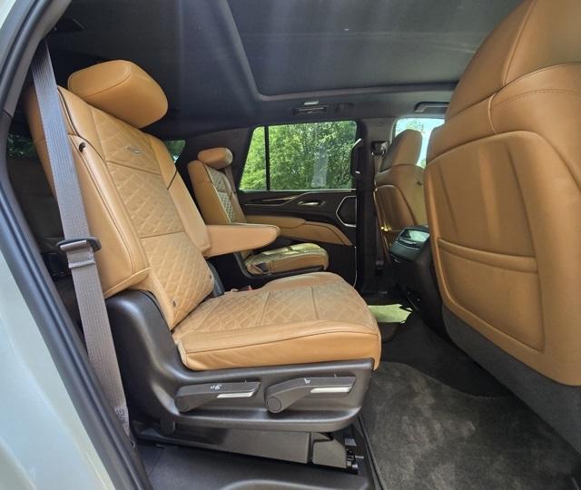 2022 Cadillac Escalade Premium Luxury photo 24