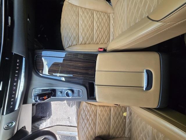 2022 Cadillac Escalade Premium Luxury photo 39