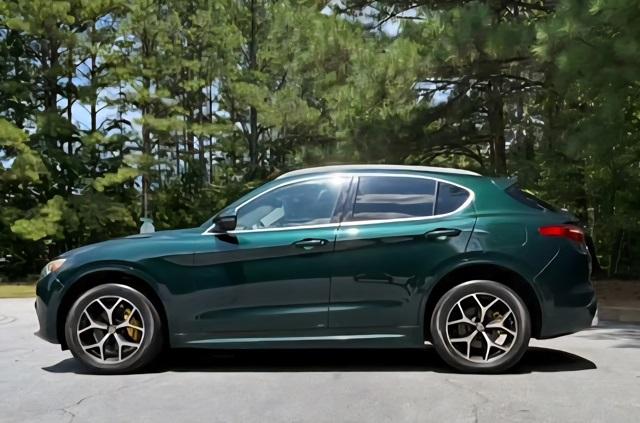 2021 Alfa Romeo Stelvio Ti photo 3