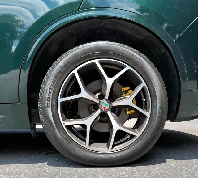 2021 Alfa Romeo Stelvio Ti photo 5