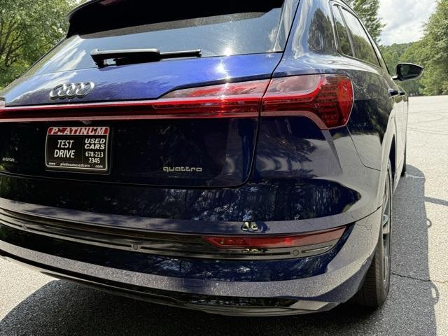 2022 Audi e-tron Premium photo 9