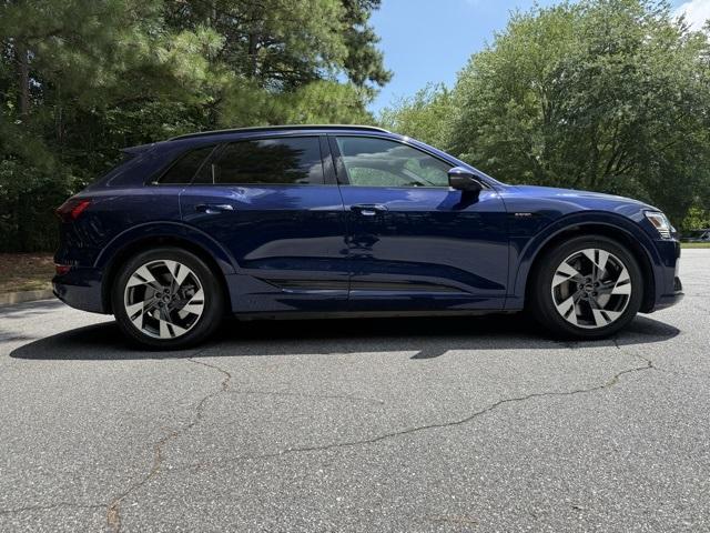 2022 Audi e-tron Premium photo 10