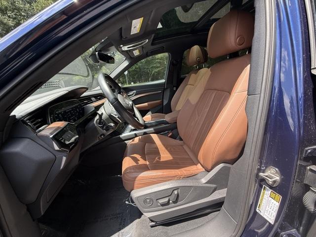 2022 Audi e-tron Premium photo 11