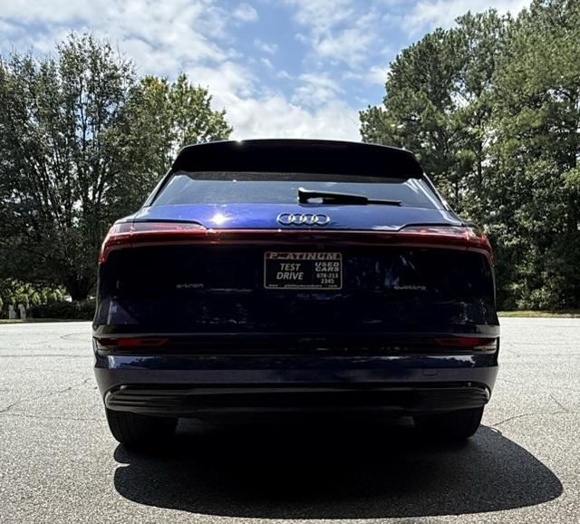 2022 Audi e-tron Premium photo 7