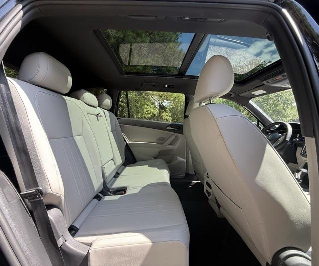 2022 Volkswagen Tiguan SE R-Line Black photo 9
