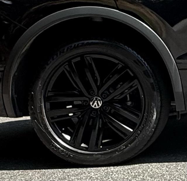 2022 Volkswagen Tiguan SE R-Line Black photo 11