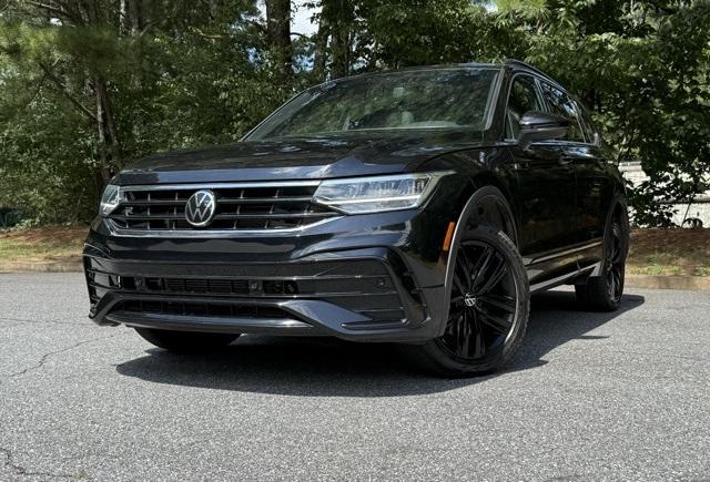 2022 Volkswagen Tiguan SE R-Line Black photo 2