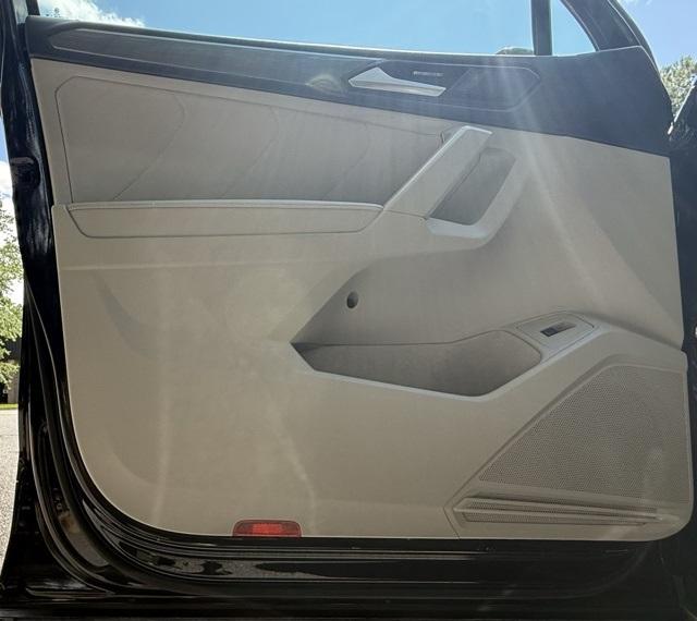 2022 Volkswagen Tiguan SE R-Line Black photo 3