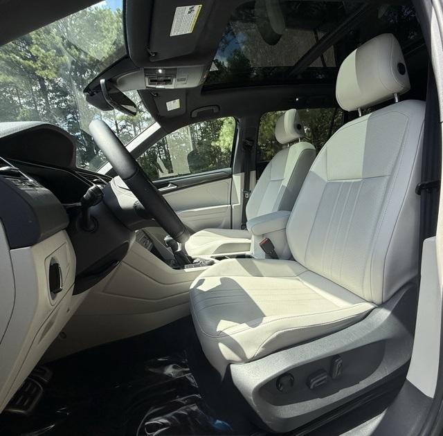 2022 Volkswagen Tiguan SE R-Line Black photo 4