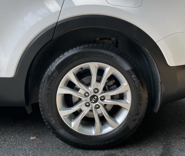 2021 Kia Telluride LX photo 2
