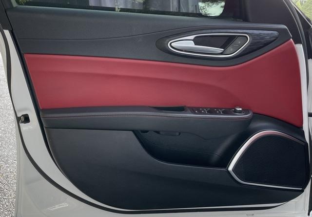 2021 Alfa Romeo Giulia photo 6
