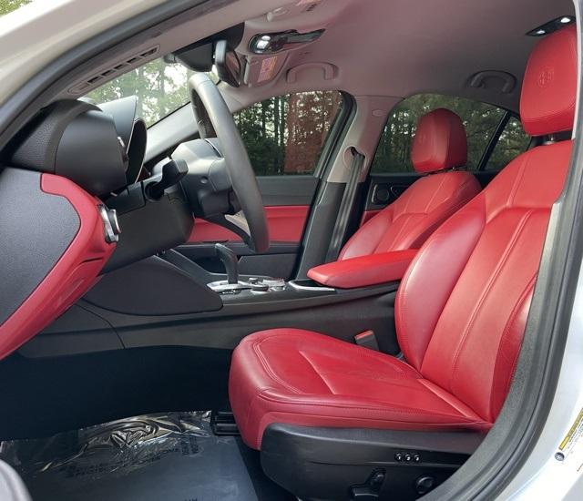 2021 Alfa Romeo Giulia photo 7