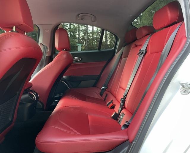 2021 Alfa Romeo Giulia photo 8