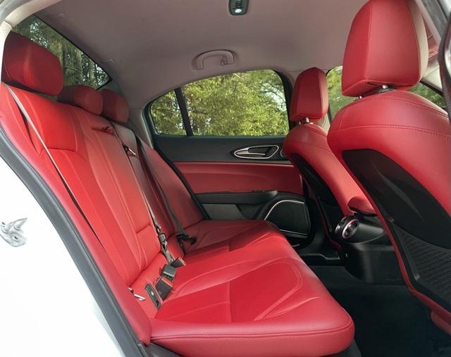 2021 Alfa Romeo Giulia photo 9