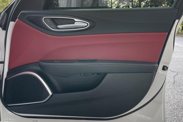 2021 Alfa Romeo Giulia photo 10