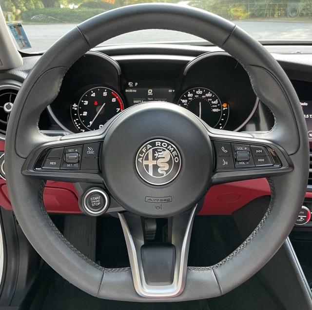 2021 Alfa Romeo Giulia photo 12