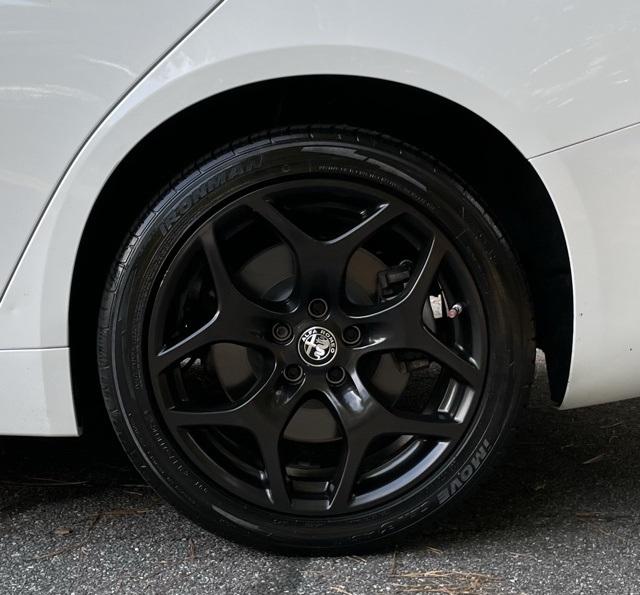 2021 Alfa Romeo Giulia photo 3