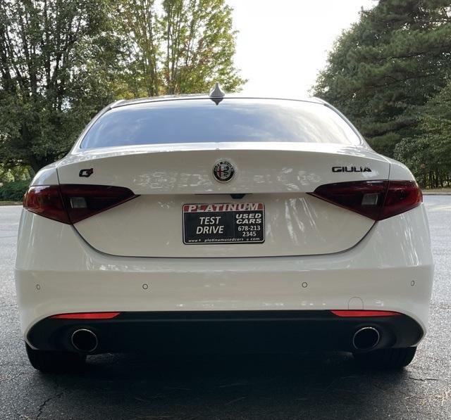 2021 Alfa Romeo Giulia photo 4