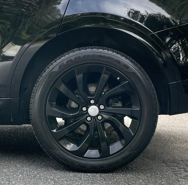 2020 Land Rover Discovery Sport SE R-Dynamic photo 3