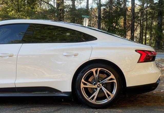 2022 Audi e-tron GT Premium Plus photo 2