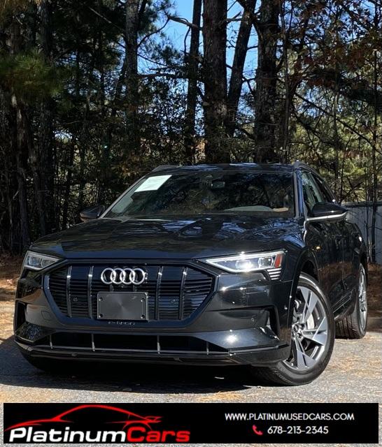 2022 Audi e-tron Premium's photo