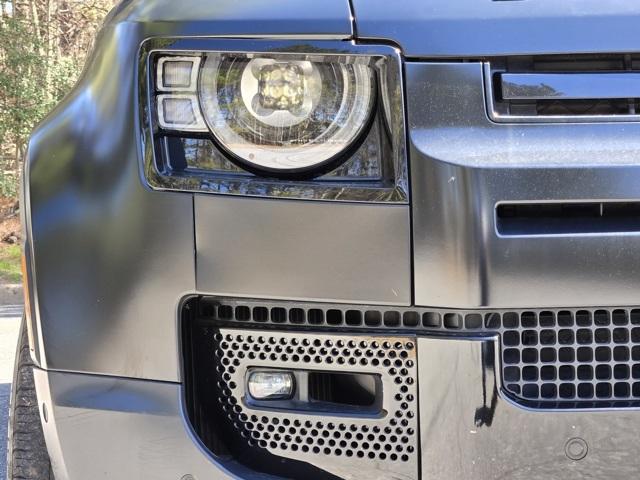 2020 Land Rover Defender 110 photo 11