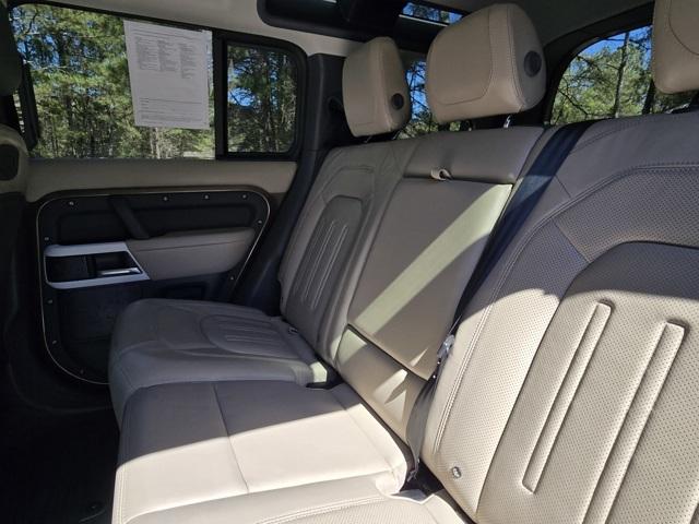 2020 Land Rover Defender 110 photo 16