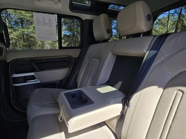 2020 Land Rover Defender 110 photo 17