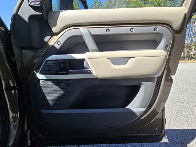 2020 Land Rover Defender 110 photo 23