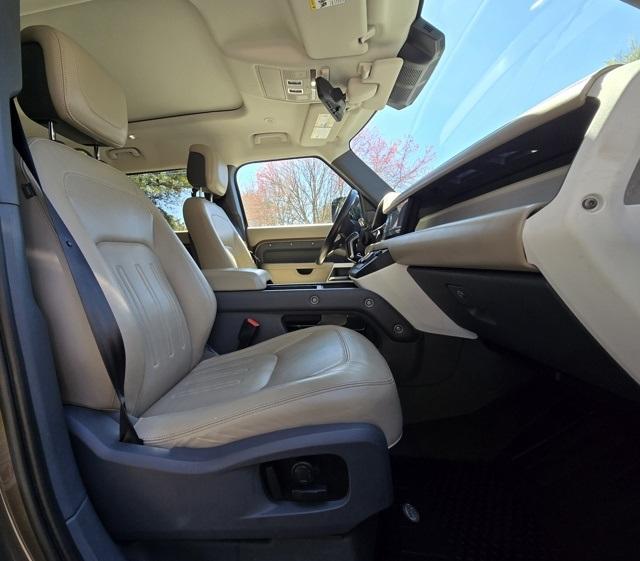 2020 Land Rover Defender 110 photo 24